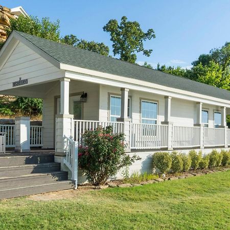 Crosstimbers Marina And Cottages Sperry Exterior foto